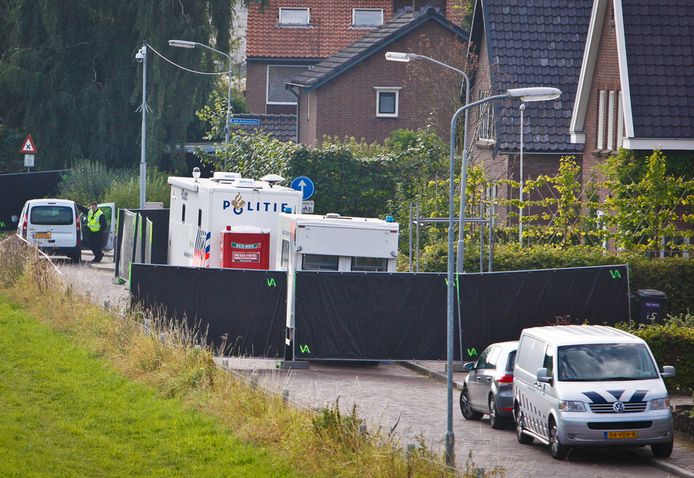 Het onderzoek van de politie bij de woning in Kekerdom.