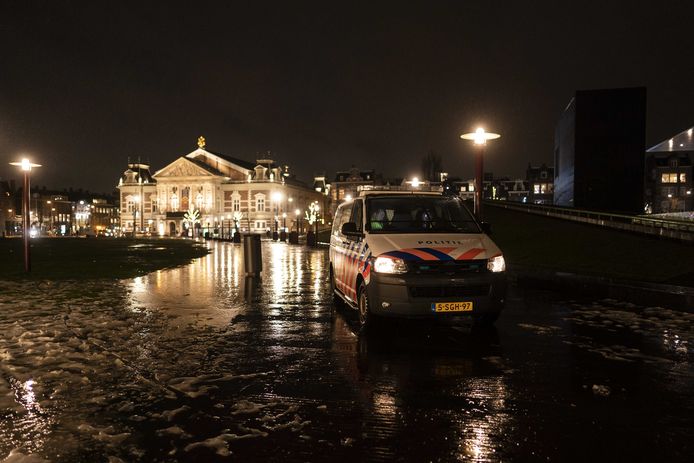 Het Museumplein in Amsterdam bleef leeg. De vrees bestond dat het anders zou uitdraaien vanavond.