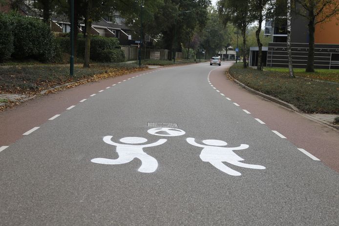 Via straatgraffiti wil de gemeente Cuijk dat mensen zich bewust worden van hun snelheid.