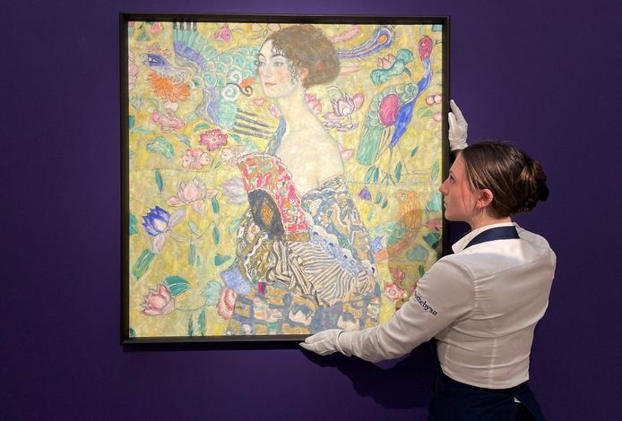 'Dame met de Waaier' van Gustav Klimt.Nog nooit eerder is op een Europese veiling zo veel voor een kunstwerk betaald.