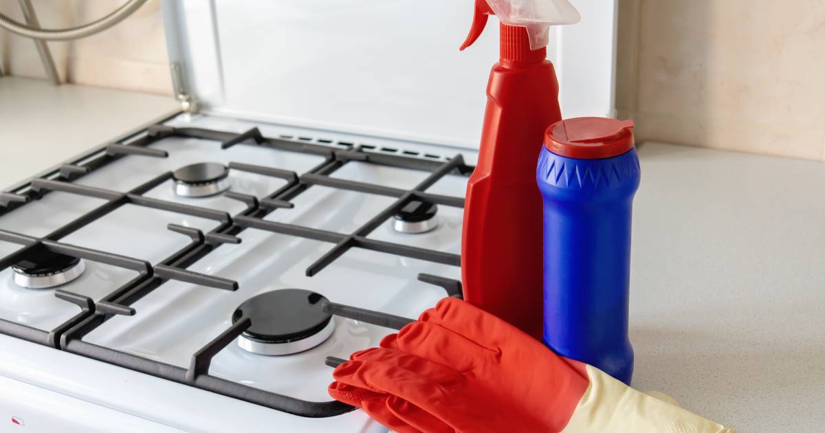 Zet Een Pannetje Cola Op Om De Pitten Van Het Fornuis Schoon Te Krijgen Schoonmaaktips Ad Nl