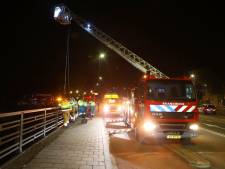 Man belandt in water bij Diezebrug in Den Bosch, gewond naar het ziekenhuis 