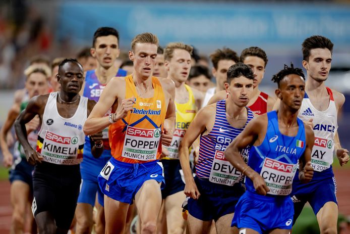 Mike Foppen in actie tijdens de finale van de 5000 meter.