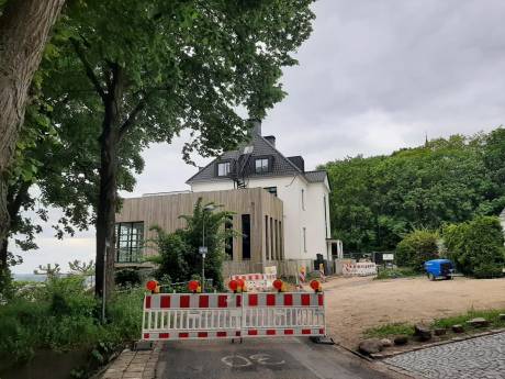 Werk aan hotel op de grens in Hoch-Elten ligt stil na vondst explosief