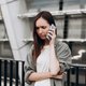 Een telefoongesprek beëindigen maar wél beleefd blijven? Zo doe je dat