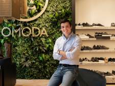 Schoenen kopen we steeds vaker online. Toch opent Omoda drie nieuwe zaken in Oost-Nederland. Hoe zit dat?