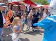 Clown Zassie in actie tijdens de rommelmarkt in 2022.