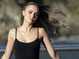 Lily-Rose Depp partage ses aisselles “poilues” sur Instagram et crée le débat