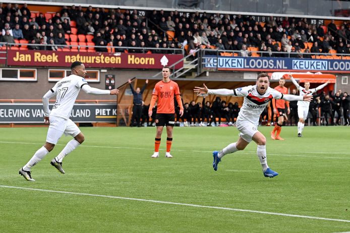 Almere City drukt FC Volendam bij debuut Regillio Simons verder de problemen | Eredivisie | AD.nl