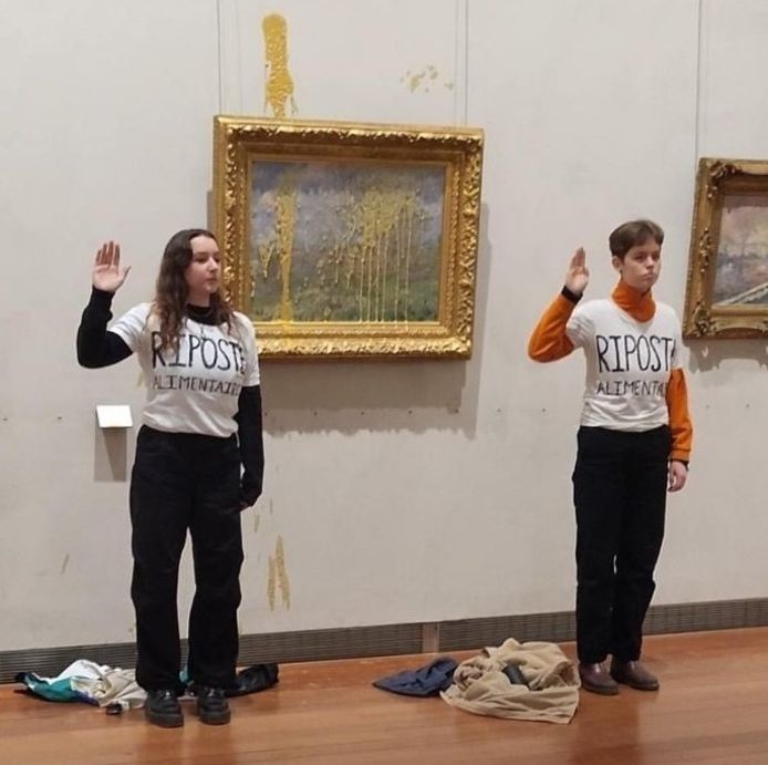 Klimaatactivisten besmeuren een werk van Claude Monet in Lyon.