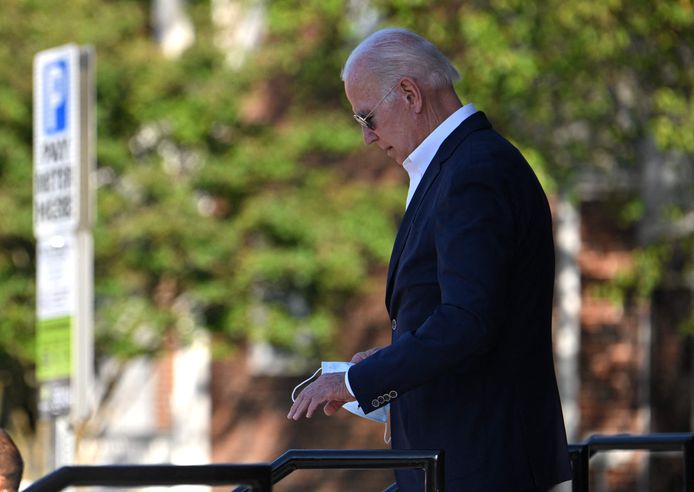 President Joe Biden woont een kerkdienst bij in de Saint Edward kerk in Rehoboth Beach, Delaware.