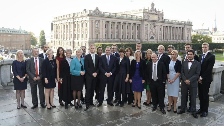 Familiefoto van de nieuwe Zweedse regering. Beeld AP