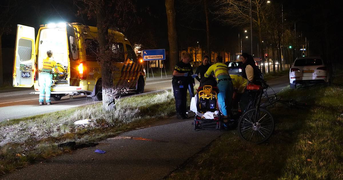 Fietser ernstig gewond door botsing met andere fietser in Rijen.