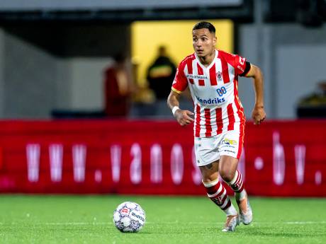Tilburgse voetballer viel na blessure in zwart gat: ‘Ik zat daar met m’n brace en dacht echt, hoe ga ik dit doen?