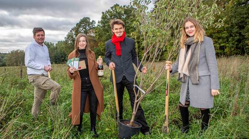 “Cadeau nodig? Schenk een huwelijkswilg of verjaardagsperenboom”
