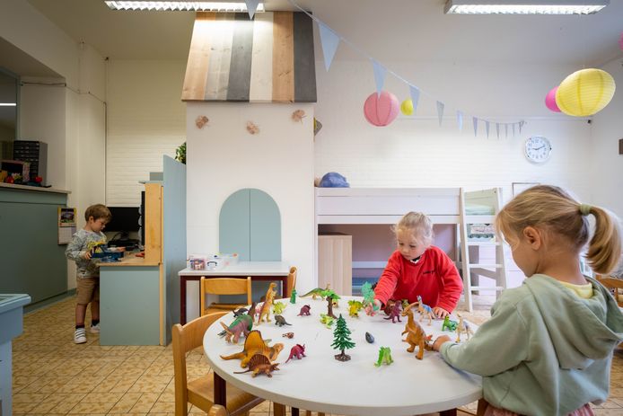 "Juf, zo mooi!" De kindjes van de tweede kleuterklas van juf Evi waren wat blij met hun nieuwe klas.