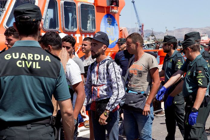 De voorbije dagen hebben de Spaanse autoriteiten 1.400 mensen van bootjes gehaald.