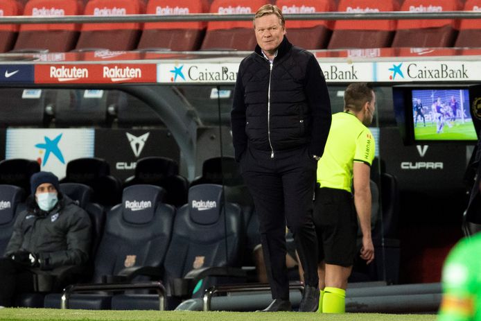 Koeman tijdens Barcelona - Eibar