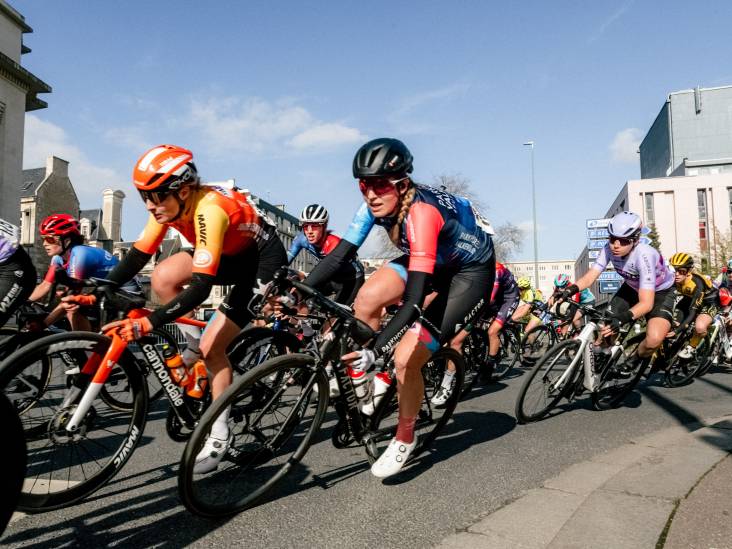 Wielrenster Laura leverde eerst maar half werk, nu rijdt ze klassiekers: ‘Serieuzer gaan trainen’