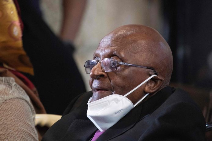 Een van de laatste foto's van Desmond Tutu: de aartsbisschop woonde in oktober van dit jaar nog een mis bij in de Kaapstad bij de viering van zijn 90ste verjaardag.