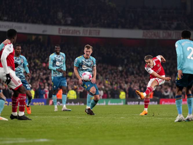 Arsenal doet ondanks late remonte wéér slechte zaak in titelstrijd, Trossard raakt in slotfase de lat