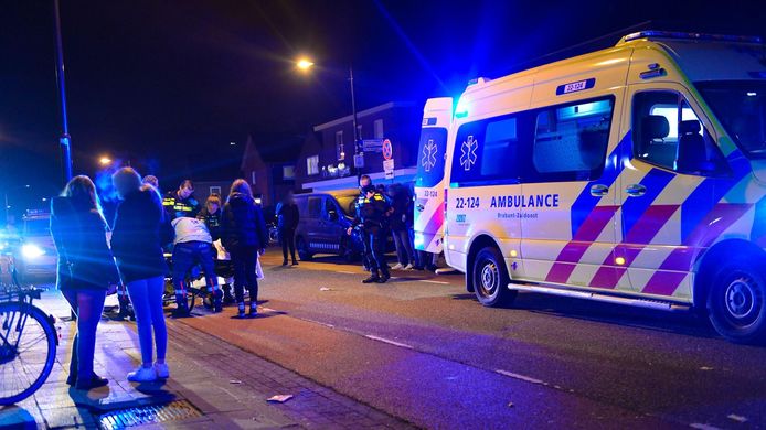 Bij een steekpartij in de Zeilbergsestraat in Deurne vrijdagavond, raakte één persoon gewond.