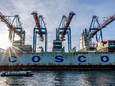 Het containerschip 'COSCO Pride' van de China Ocean Shipping Company heeft aangelegd in de haven van Hamburg.