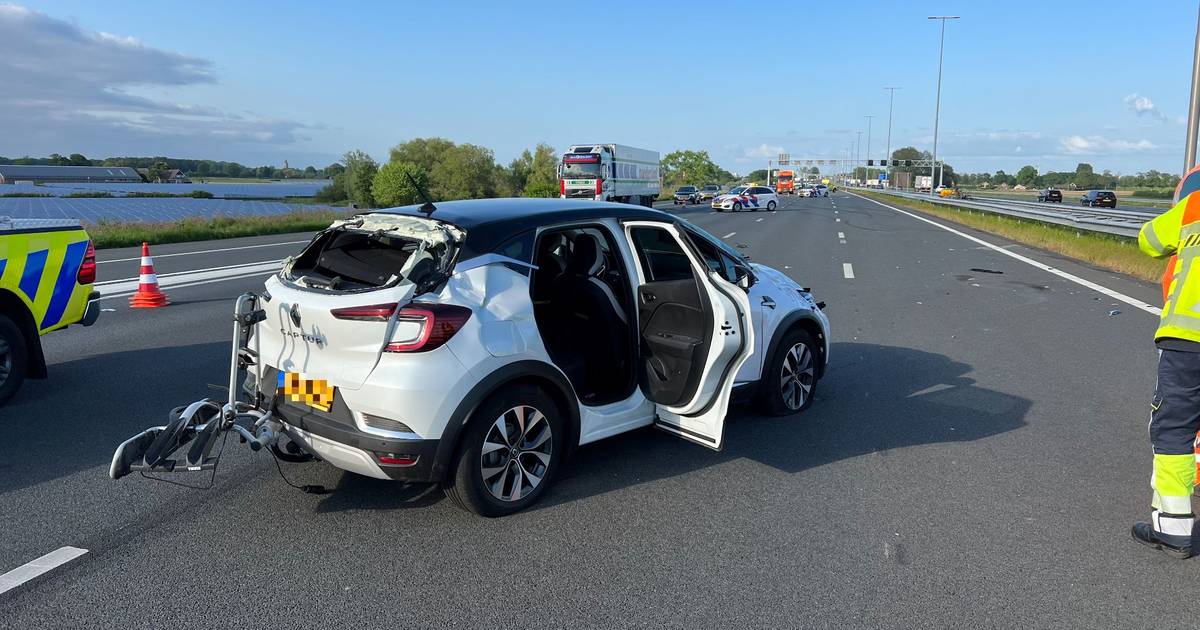 Chaos op snelweg bij Barneveld: ongeluk op A1 in beide richtingen zorgt voor flinke file.