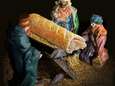 Bakkerijketen vervangt  kindje Jezus door worstenbroodje. Maar dat blijkt geen goed idee