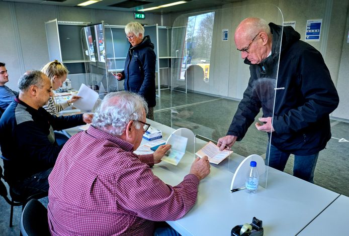 In het Van Baerleplantoen in Dordrecht kan gestemd worden in een keet.