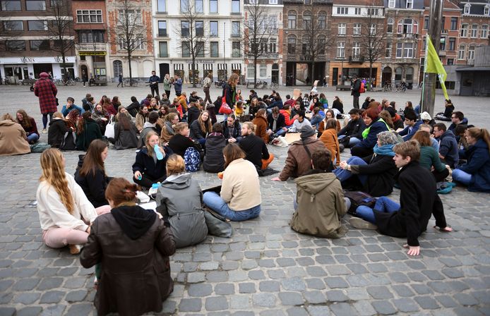 In Leuven hielden de studenten een zitstaking.