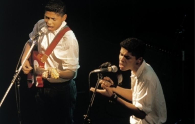 'Ronny en Robert Mosuse pakken in 1988 brons met The B-Tunes. 'Ik wist niet eens wat Humo was. Ik was nog nooit verder dan 20 kilometer buiten ons dorp geweest‘’ Beeld 