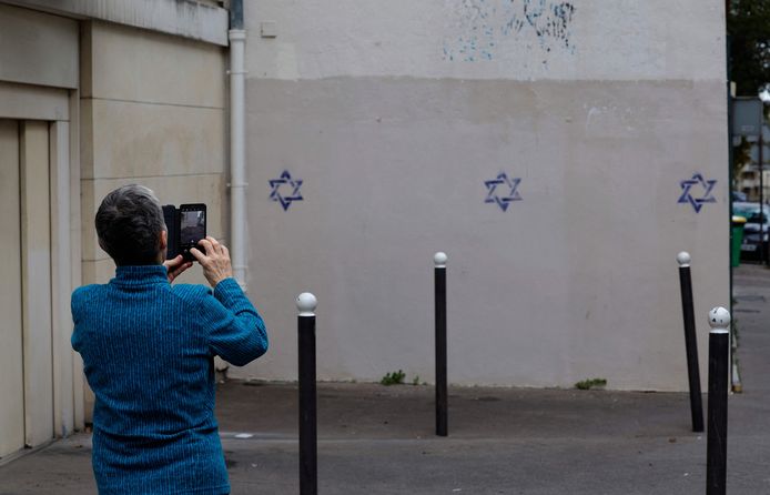 A defaced facade with a Star of David in Paris.