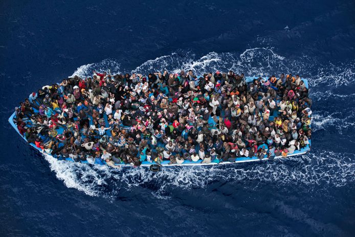 Terwijl onder Mare Nostrum 150.810 migranten werden gered in een periode van 364 dagen, lieten de voorbije vijf jaar duizenden migranten het leven in de Middellandse Zee.