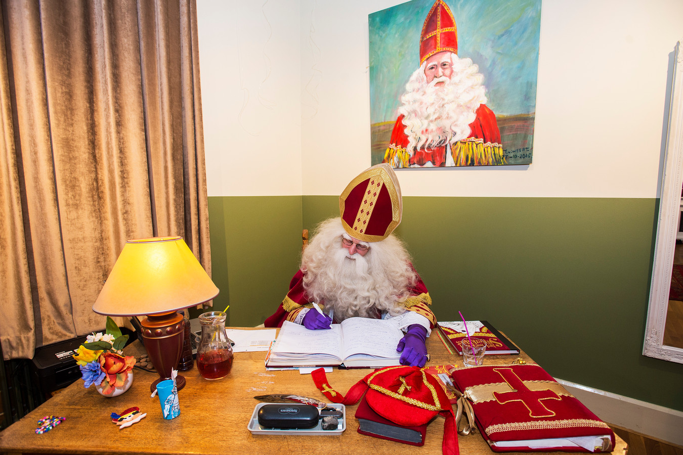 West Hoop van Bloedbad Facebook blokkeert pagina Huis van Sinterklaas in Waalwijk: 'Op de nieuwe  pagina geen Zwarte Pieten meer' | Foto | bd.nl