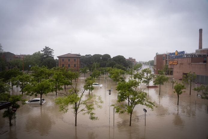 De rivier Savio in Cesena treedde uit haar oevers en zetten een deel van de stad onder water.