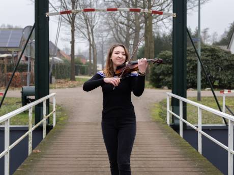 Vluchtelinge met viool wil zich onder de vleugel van een bakker uit de Peel in de kijker spelen