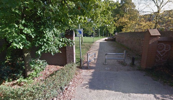 De entree van het Wageningse Torckpark vanuit de Molenstraat.