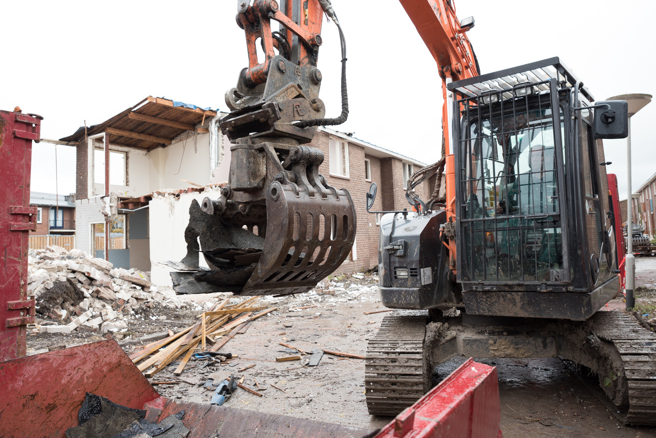 De sloop van de oude woningen in de P.C. Quantstraat, precies een jaar geleden.