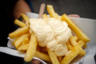 Volgens studie past helft mensen met te hoge cholesterol levensstijl niet aan: “Belgen genieten graag”