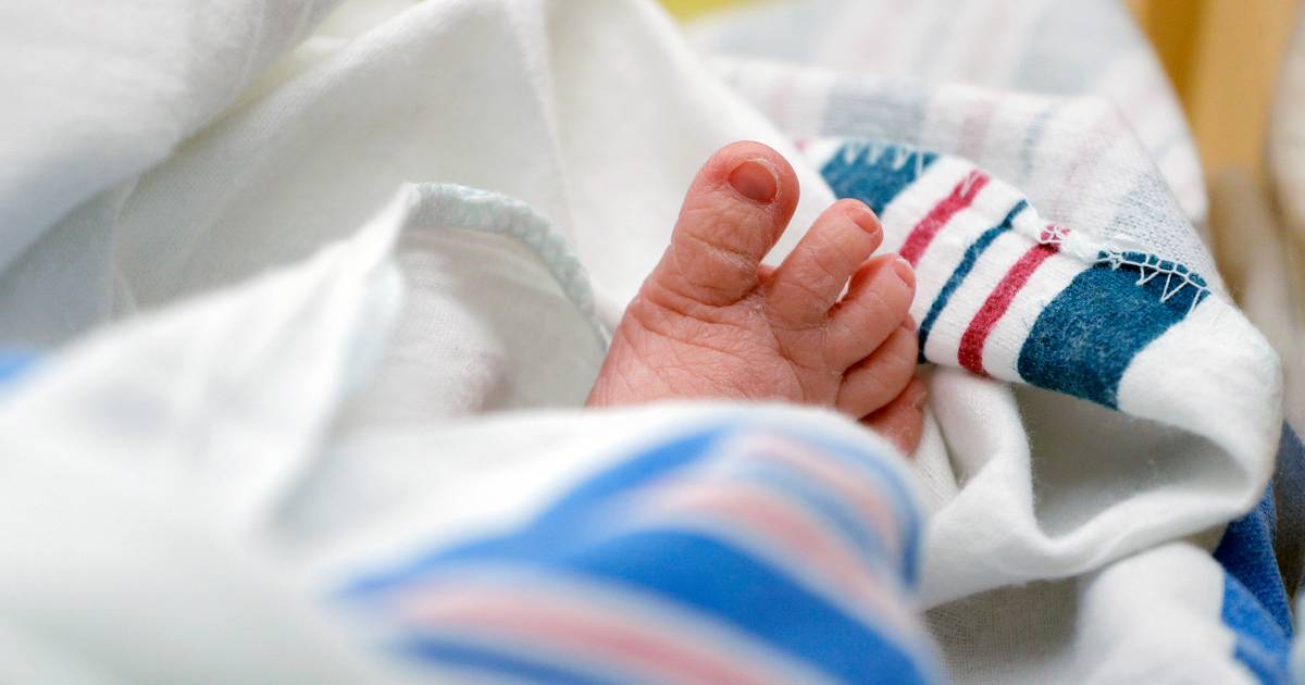 Ongeluk met zeven voertuigen op A2, vrouw bevallen in file.