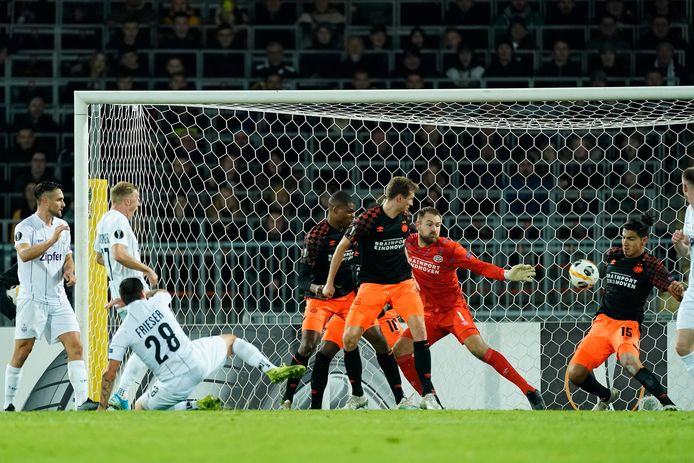 Het had zelfs nog mooier kunnen zijn voor Nederland, als PSV in plaats van LASK Linz door was gegaan naar de volgende ronde. Het onderlinge duel in Oostenrijk eindigde voor PSV in een drama: 4-1.
