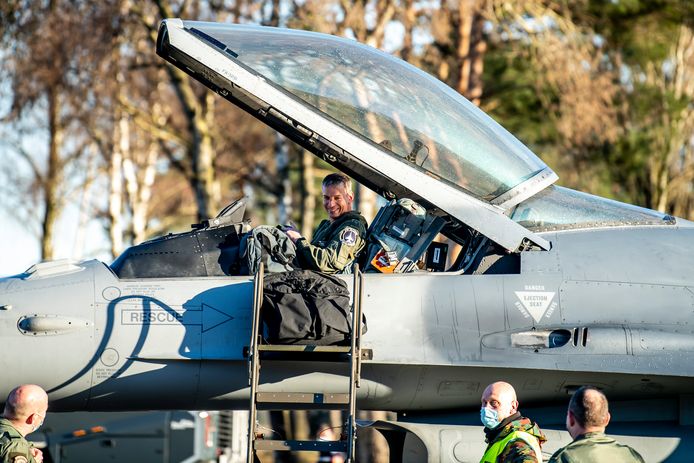 KLEINE-BROGEL, BELGIUM - 05 March 2021, 

Commandant vlieger Steven De Vries zal de kaap van 5.000 vlieguren F-16 overschrijden.

Kleine-Brogel, Belgium - 05/03/2021