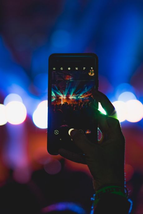 Pourquoi vaut-il mieux ne pas filmer avec son smartphone pendant les concerts?
