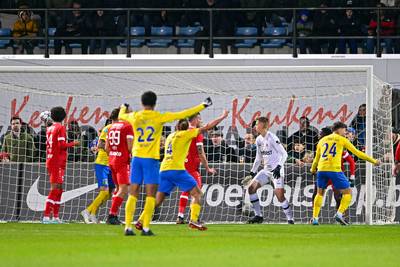 LIVE. Westerlo stoomt door tegen Antwerp: Mathias Fixelles knalt de 3-1 voorbij Butez!