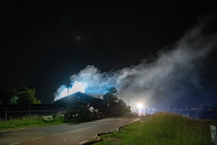 De rook trok richting de IJssel weg, bewoners van de stad Zutphen hadden daardoor weinig hinder.