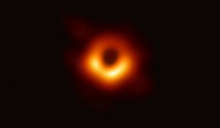 De eerste foto van een zwart gat. 
 Beeld EHT Collaboration