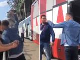 Berghuis slaat FC Twente-supporter bij spelersbus