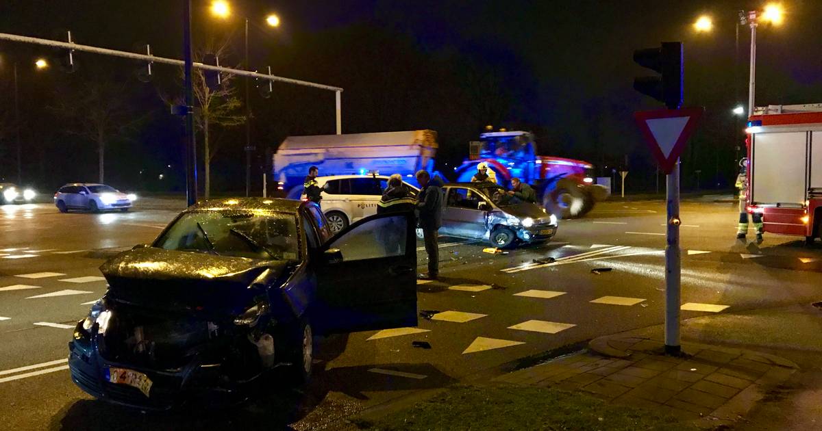 Veel schade na aanrijding in Apeldoorn.