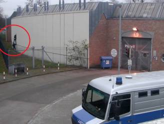 Gevangenen weten te ontsnappen uit gevangenis Berlijn door gat in de muur